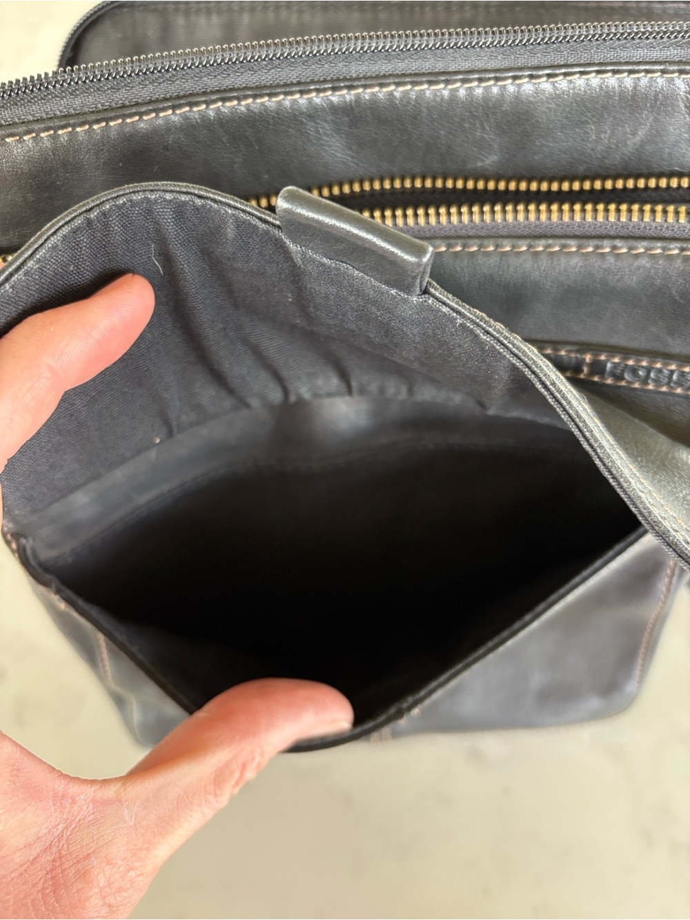 Fossil Leather Crossbody Purse - Picture 9 of 13